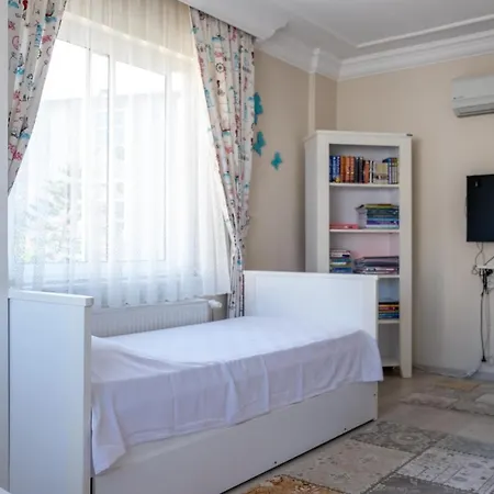 Sun-Drenched And Bright House With Backyard In Marmaris *